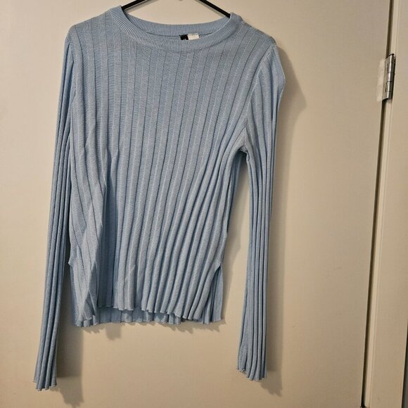 Top - Picture 2 of 2